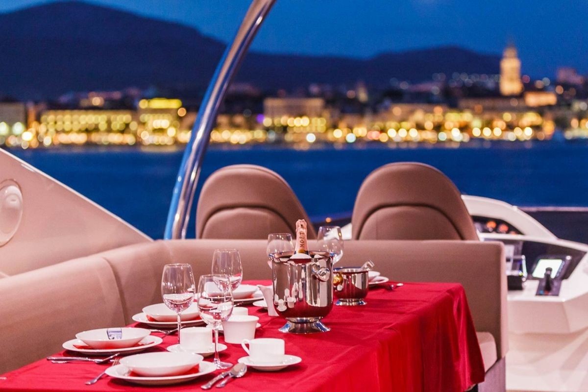 Yacht