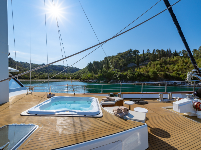 Yacht Navilux Jacuzzi