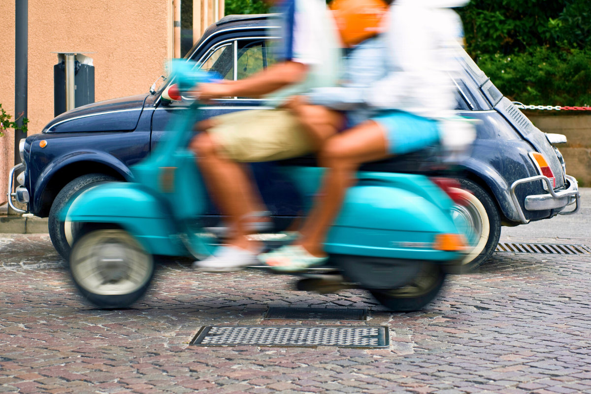 Vespa Vis Rent Island Komiža Biševo